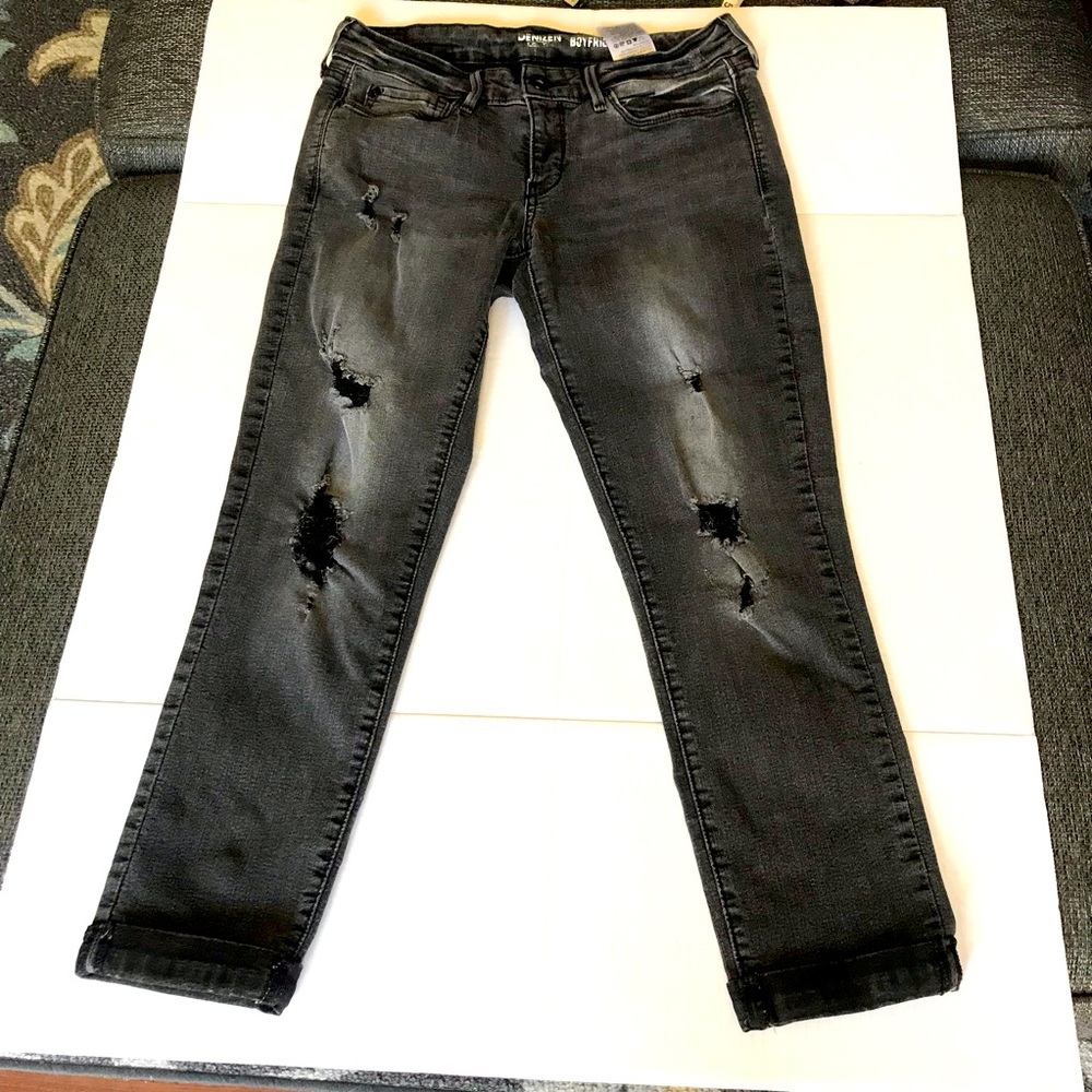 LEVI’S BLACK WASH DISTRESSED BOYFRIEND JEANS FOR WOMEN SIZE 7-W28